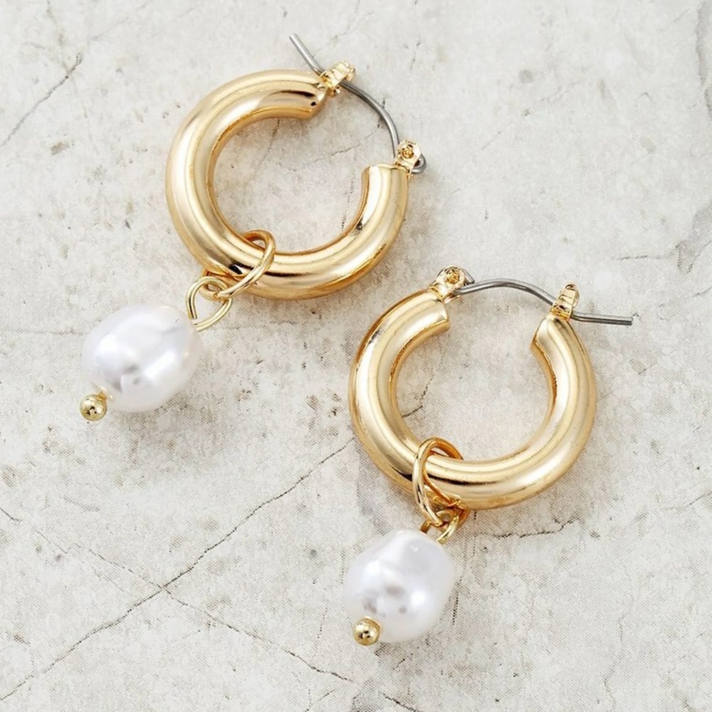 Elegant Gold and Pearl Hoop Earrings